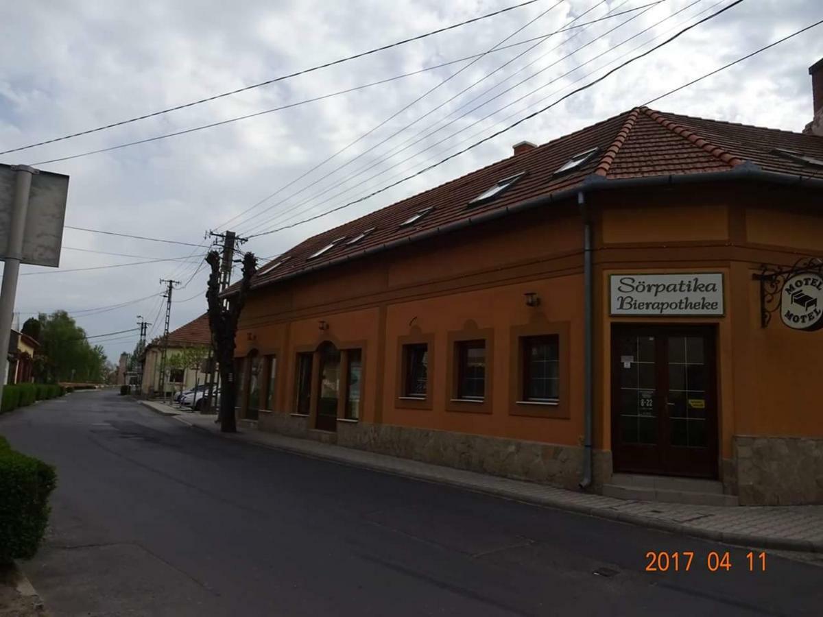 Готель Soerpatika Vendeghaz Бадачоньтомай Екстер'єр фото
